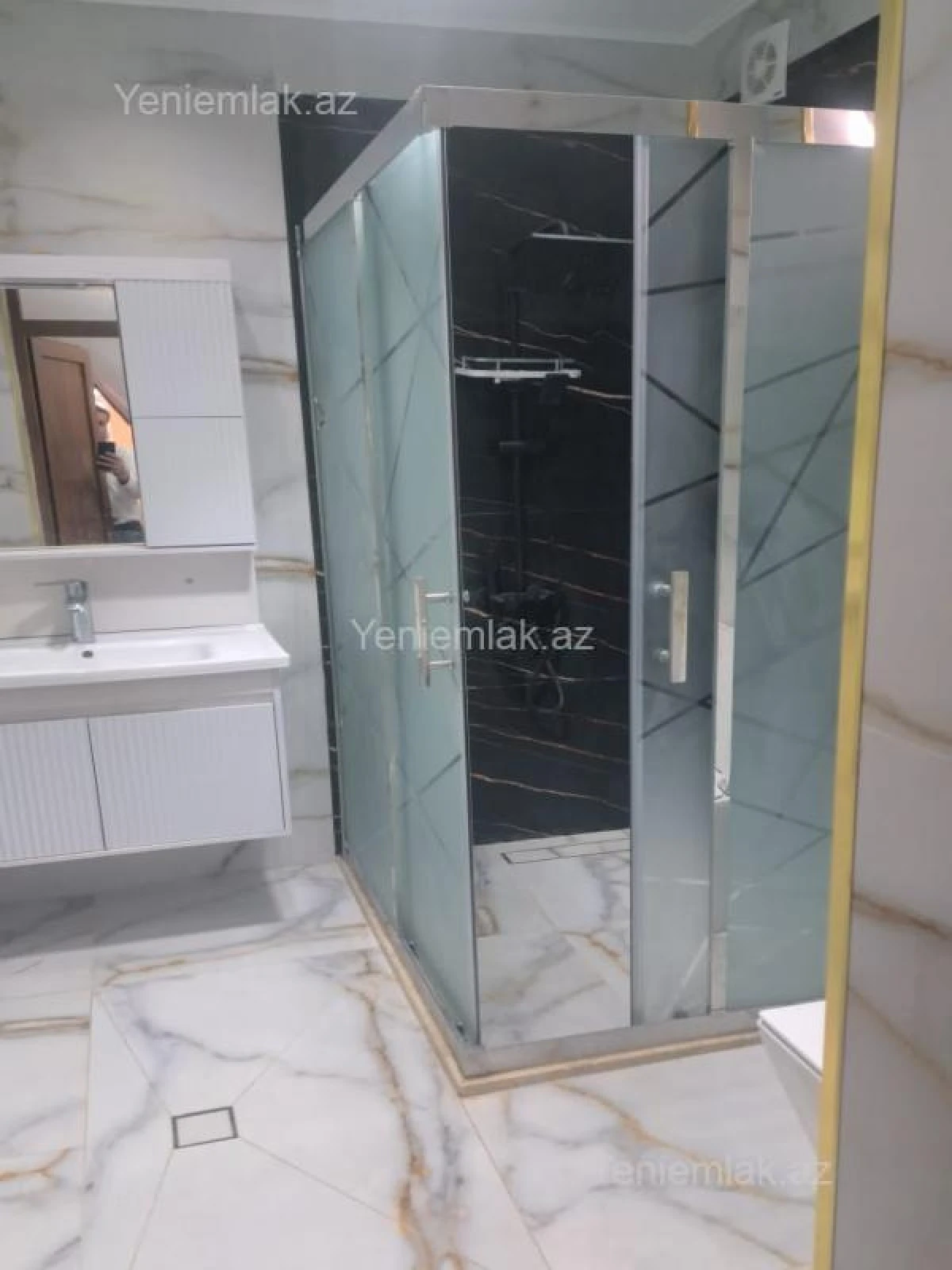 Satılır 4 otaqlı həyət evi 240 m²