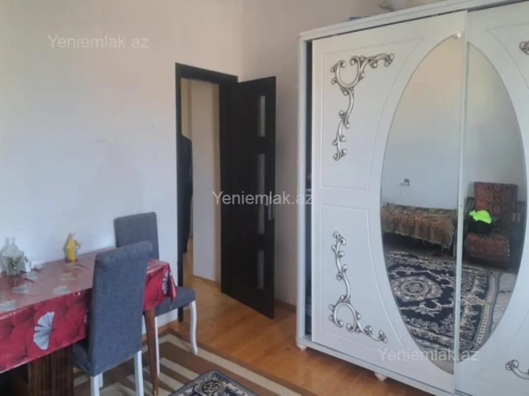 Satılır 4 otaqlı həyət evi 240 m²