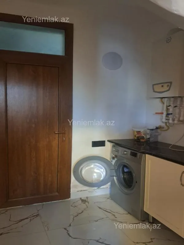 Satılır 4 otaqlı həyət evi 240 m²