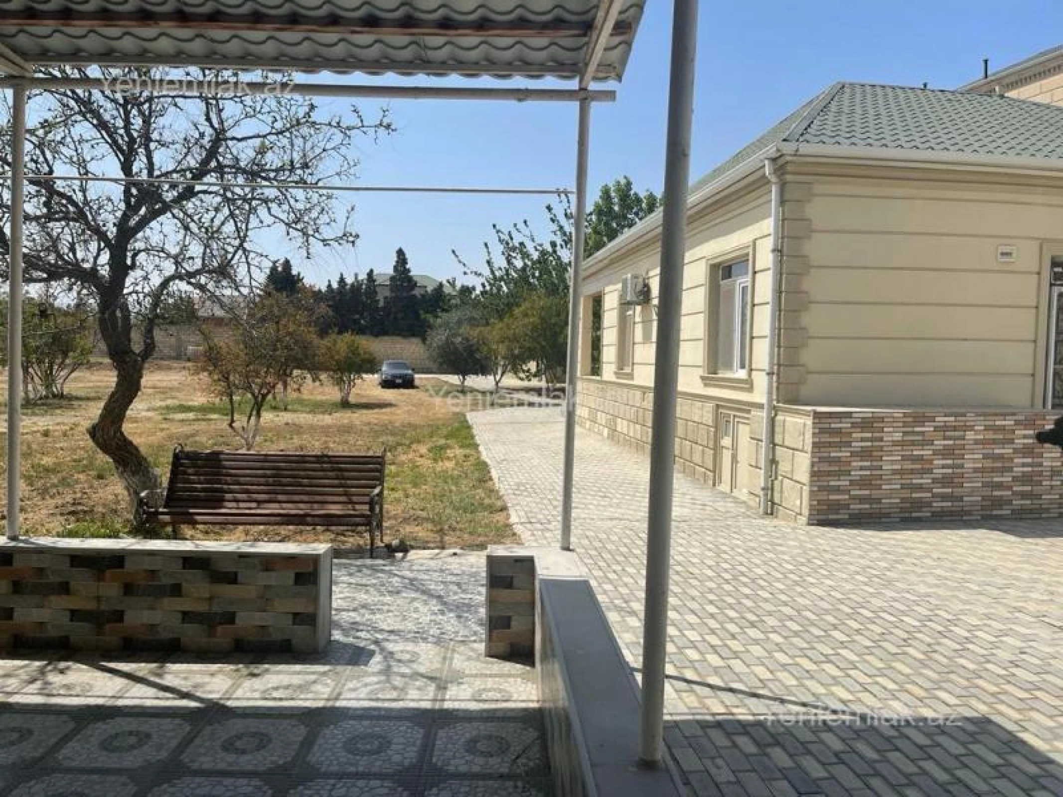 Satılır 10 otaqlı həyət evi 450 m²