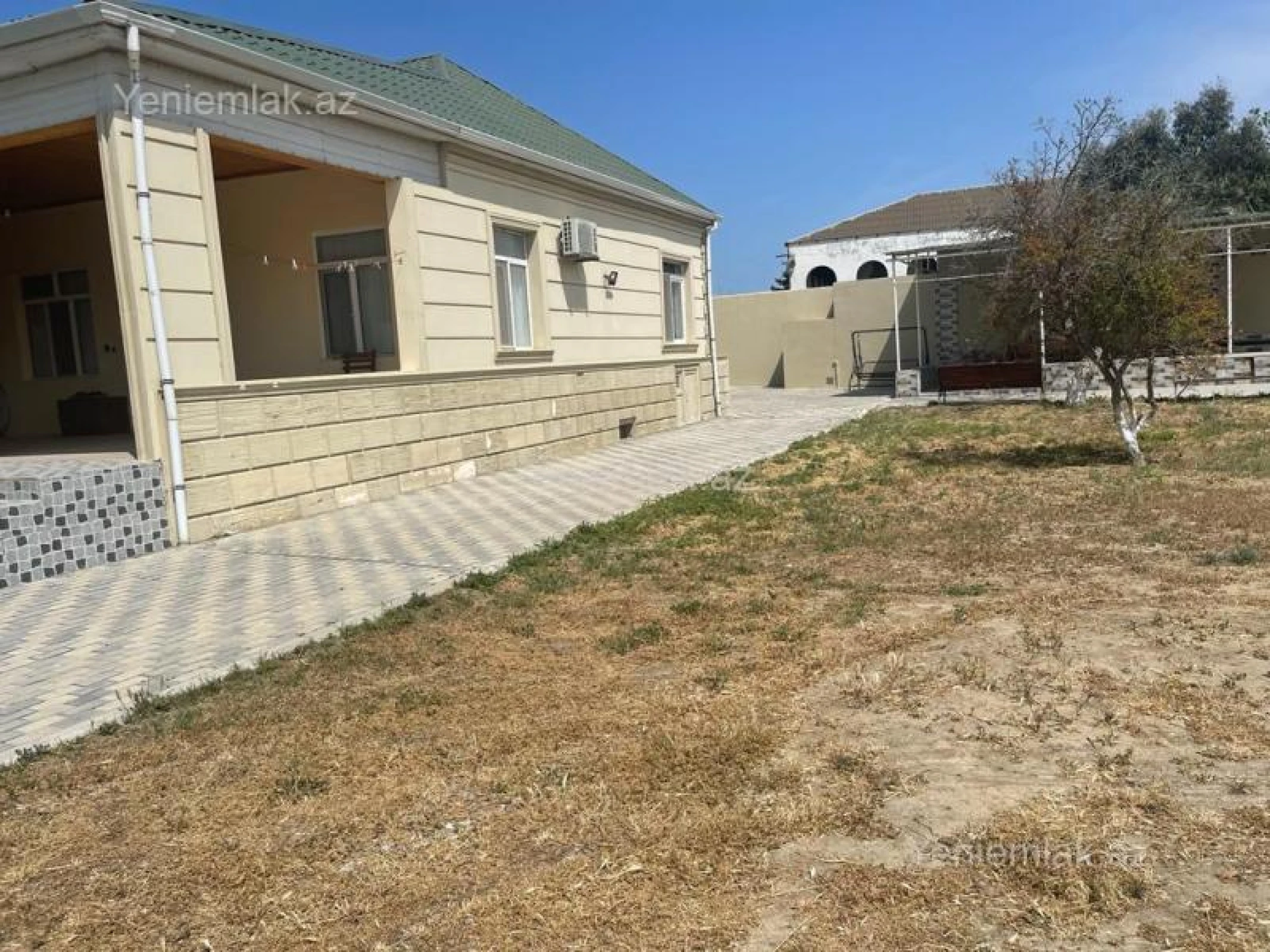 Satılır 10 otaqlı həyət evi 450 m²