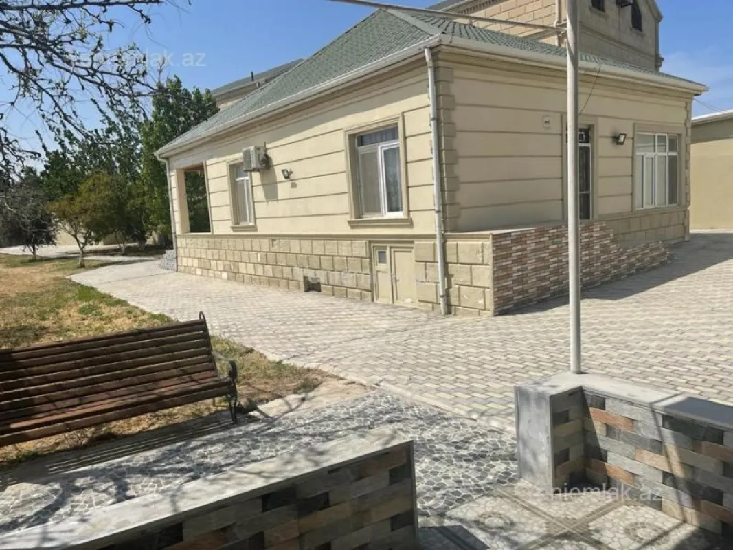 Satılır 10 otaqlı həyət evi 450 m²