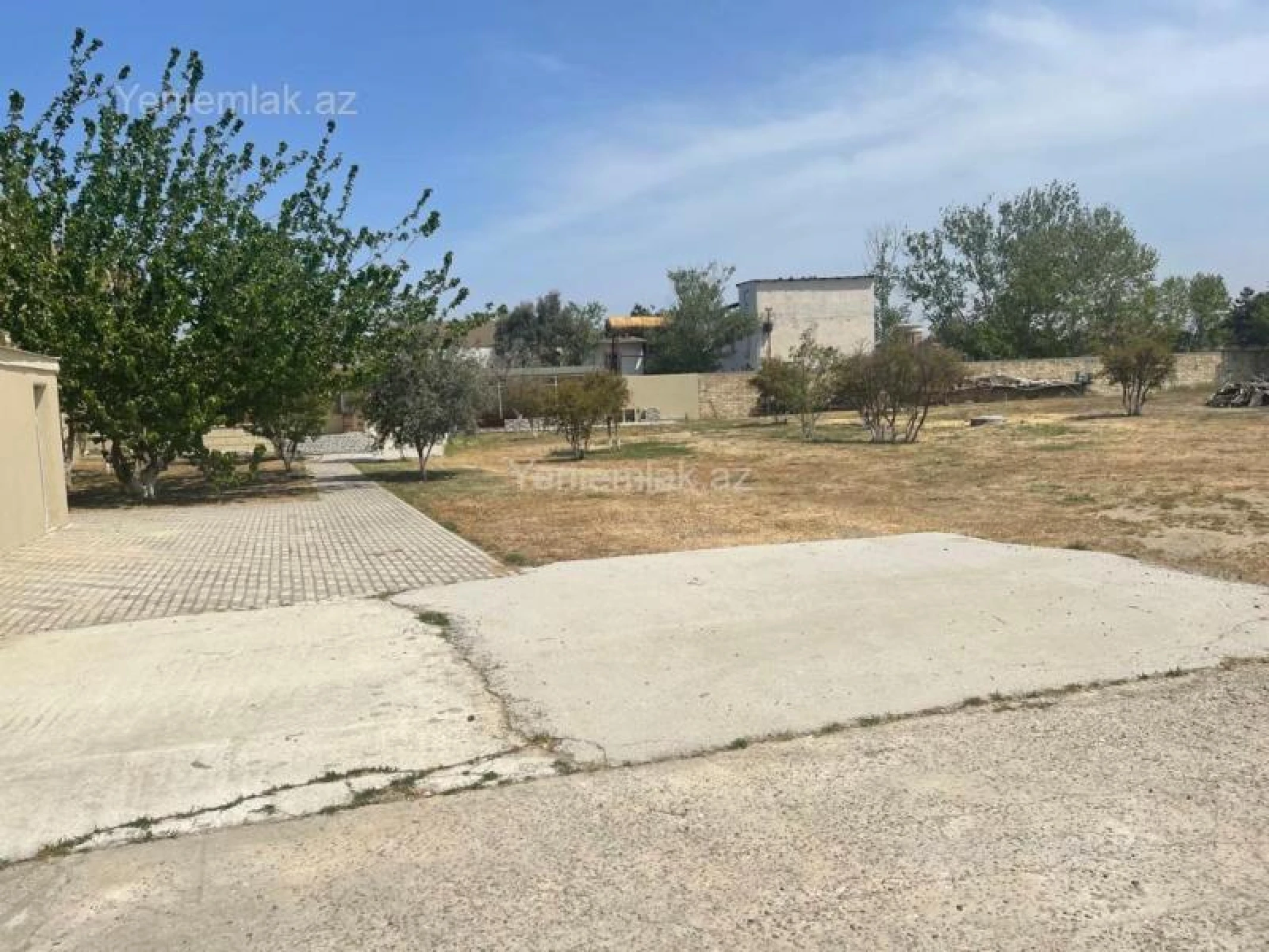 Satılır 10 otaqlı həyət evi 450 m²