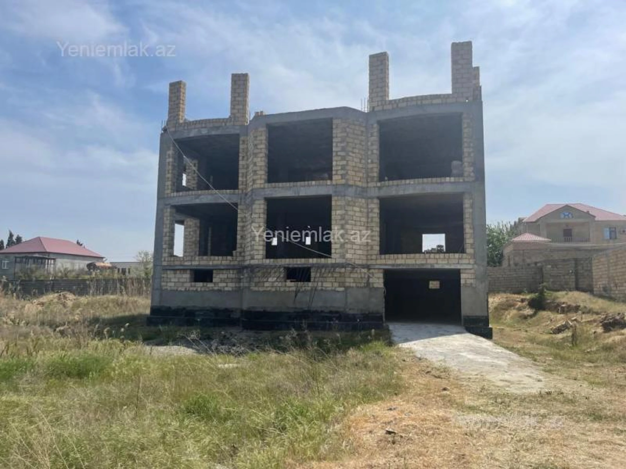 Satılır 10 otaqlı həyət evi 450 m²