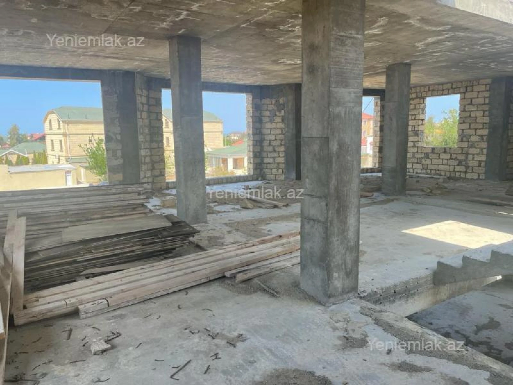 Satılır 10 otaqlı həyət evi 450 m²
