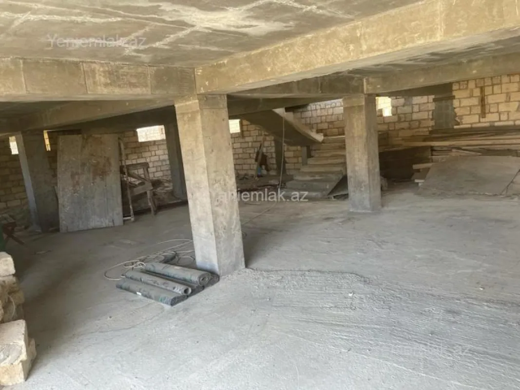 Satılır 10 otaqlı həyət evi 450 m²