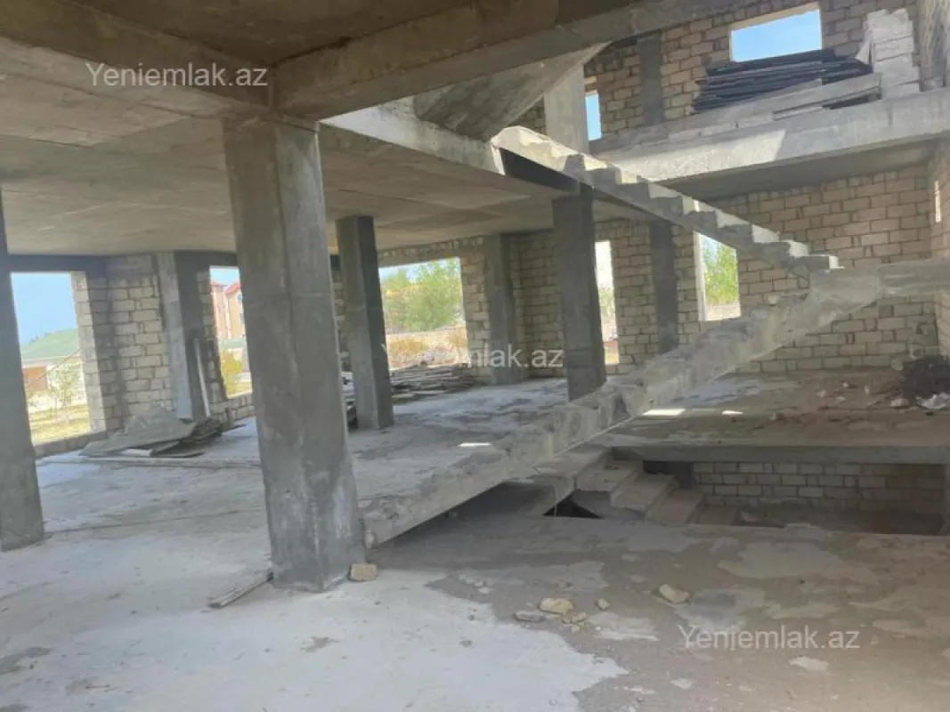 Satılır 10 otaqlı həyət evi 450 m²