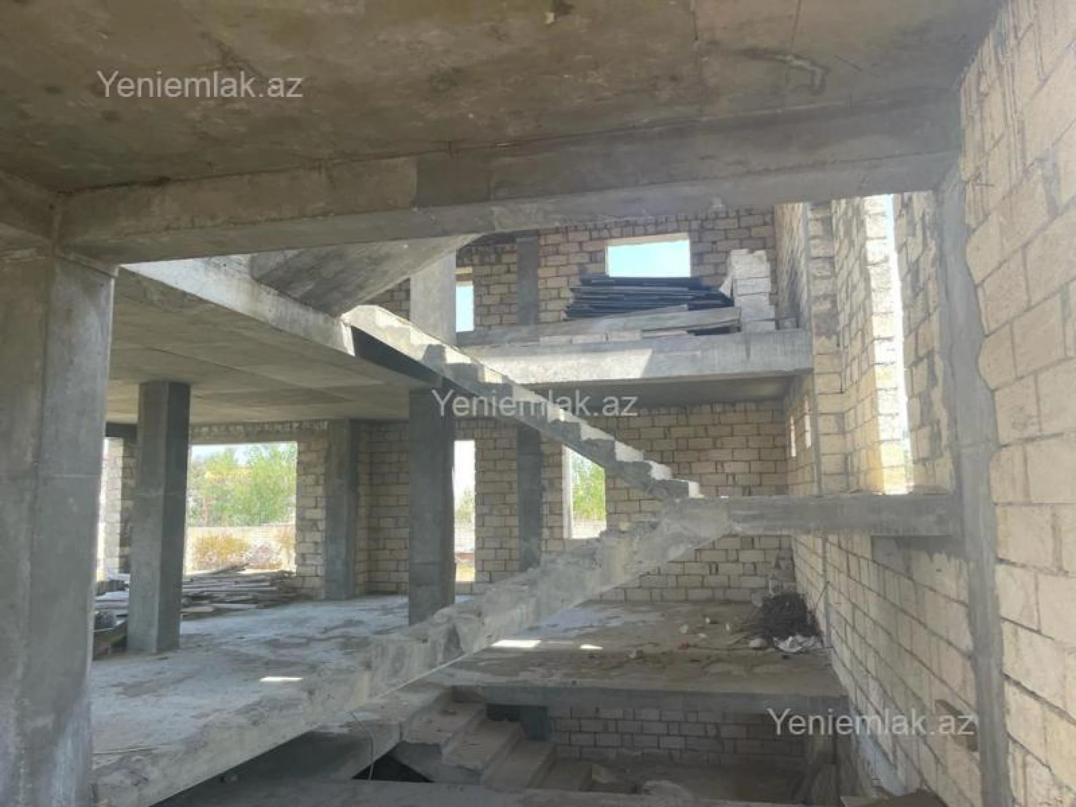 Satılır 10 otaqlı həyət evi 450 m²