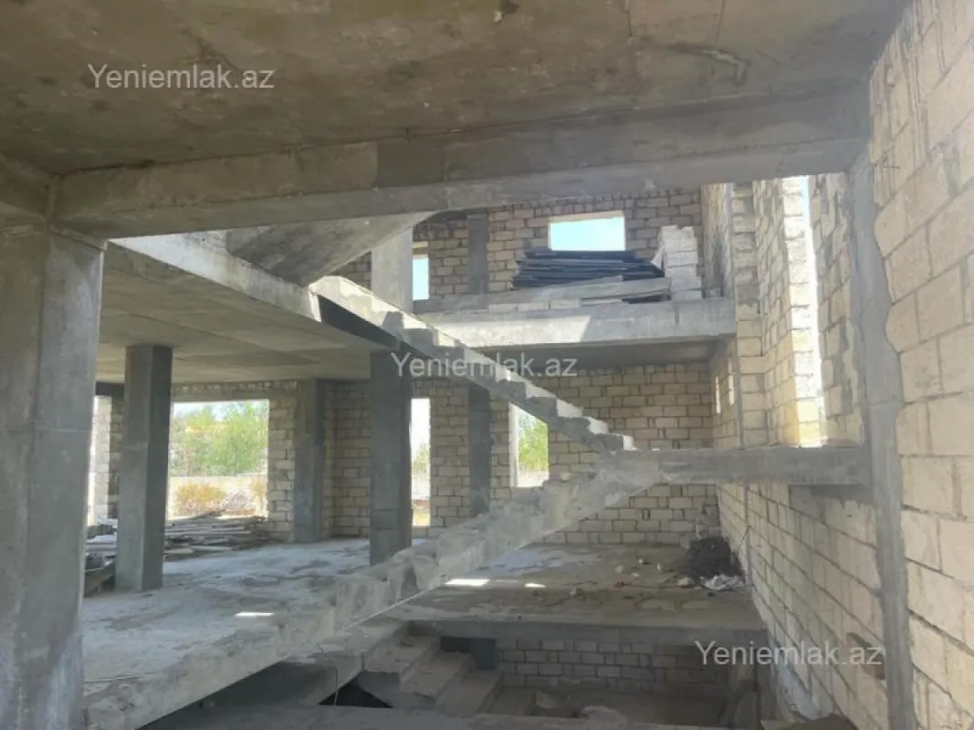 Satılır 10 otaqlı həyət evi 450 m²