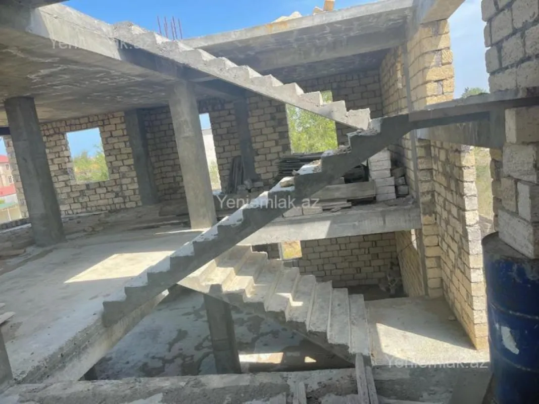 Satılır 10 otaqlı həyət evi 450 m²