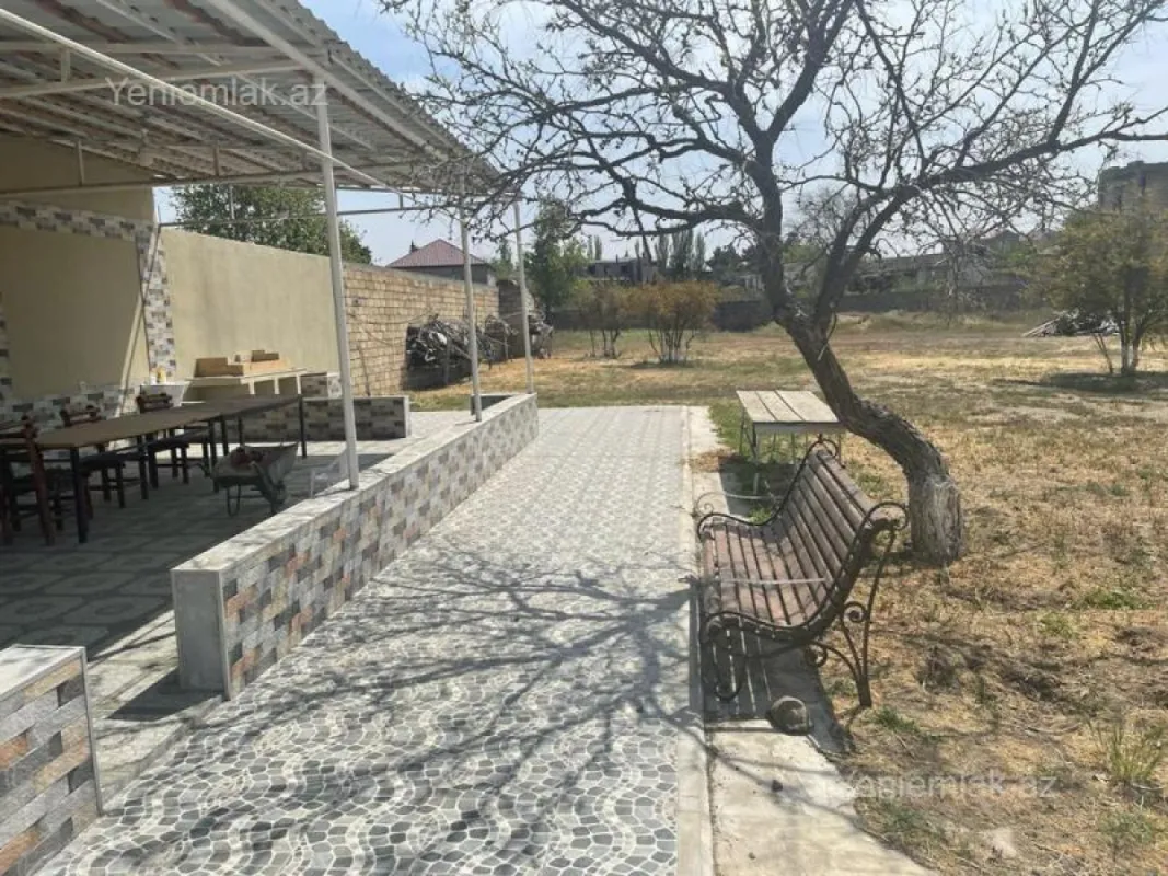 Satılır 10 otaqlı həyət evi 450 m²