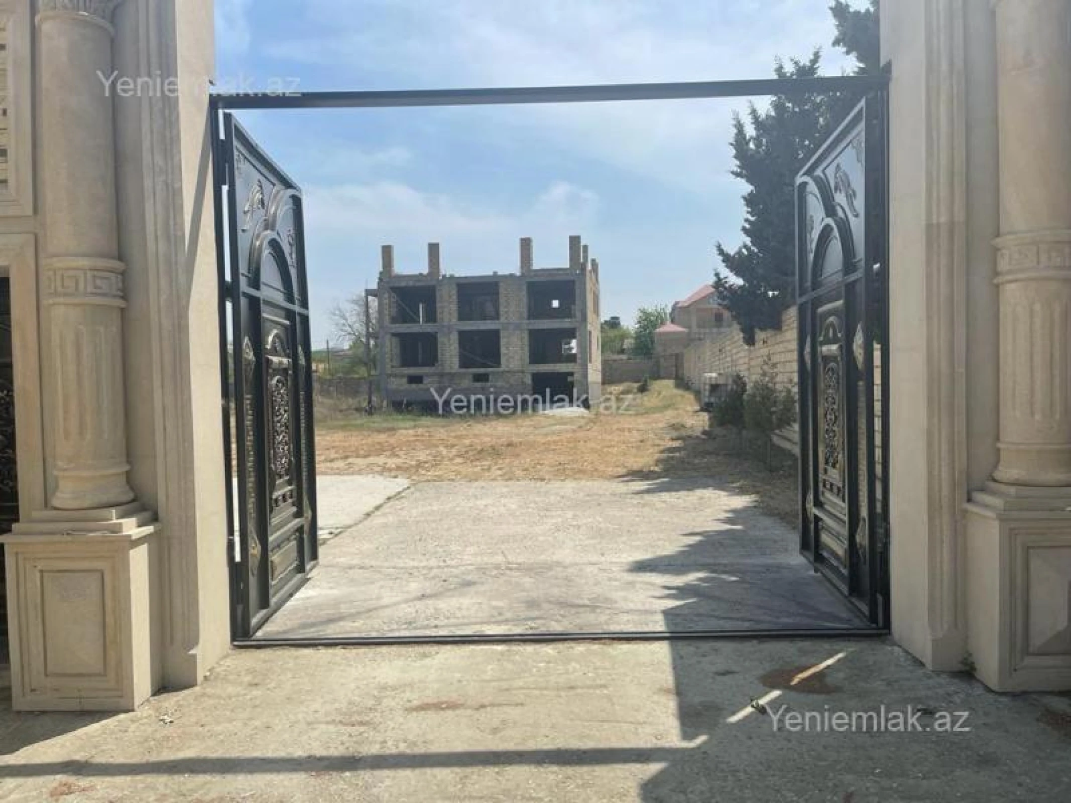 Satılır 10 otaqlı həyət evi 450 m²