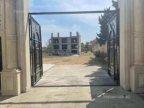 Satılır 10 otaqlı həyət evi 450 m²