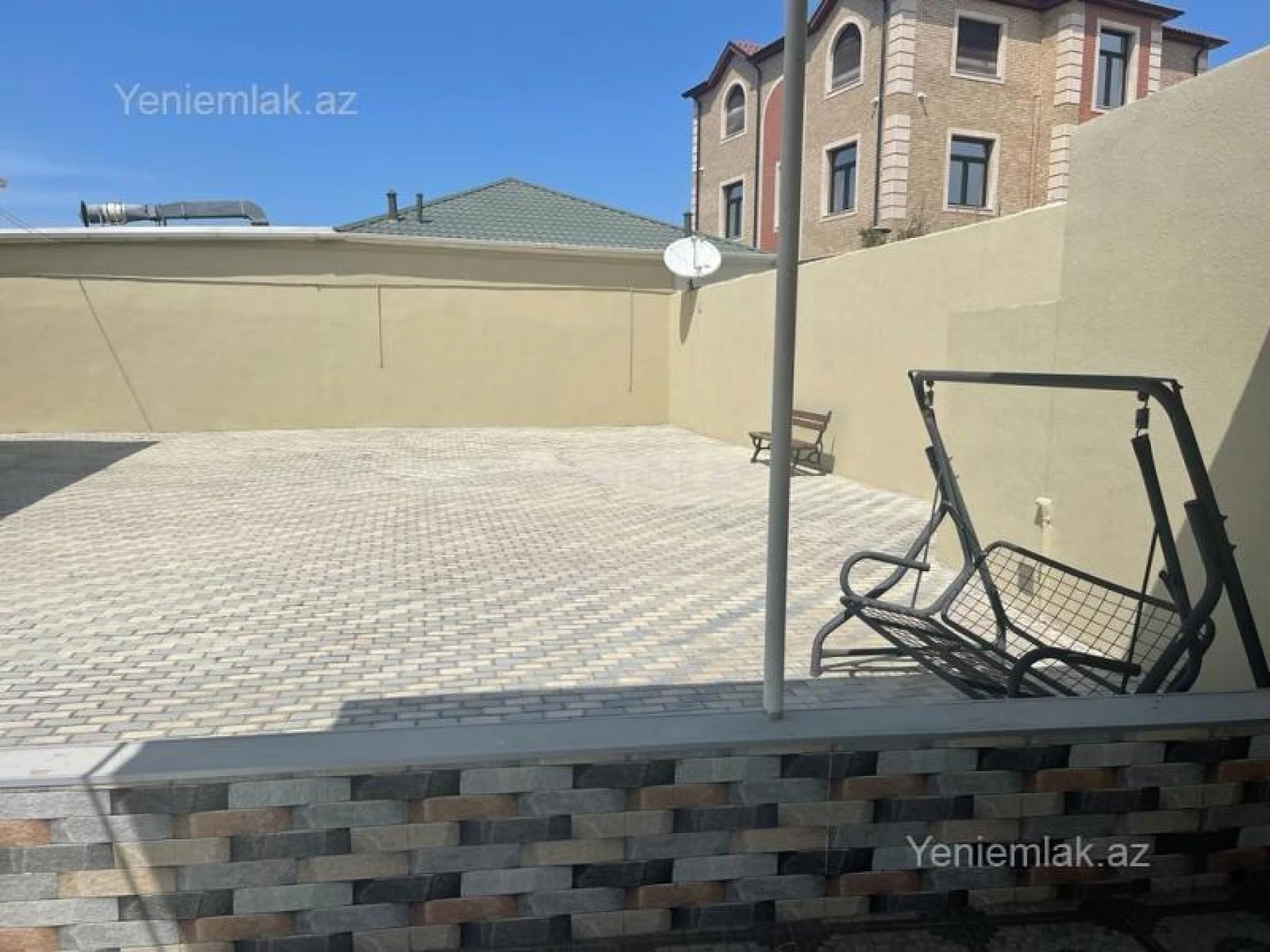 Satılır 10 otaqlı həyət evi 450 m²