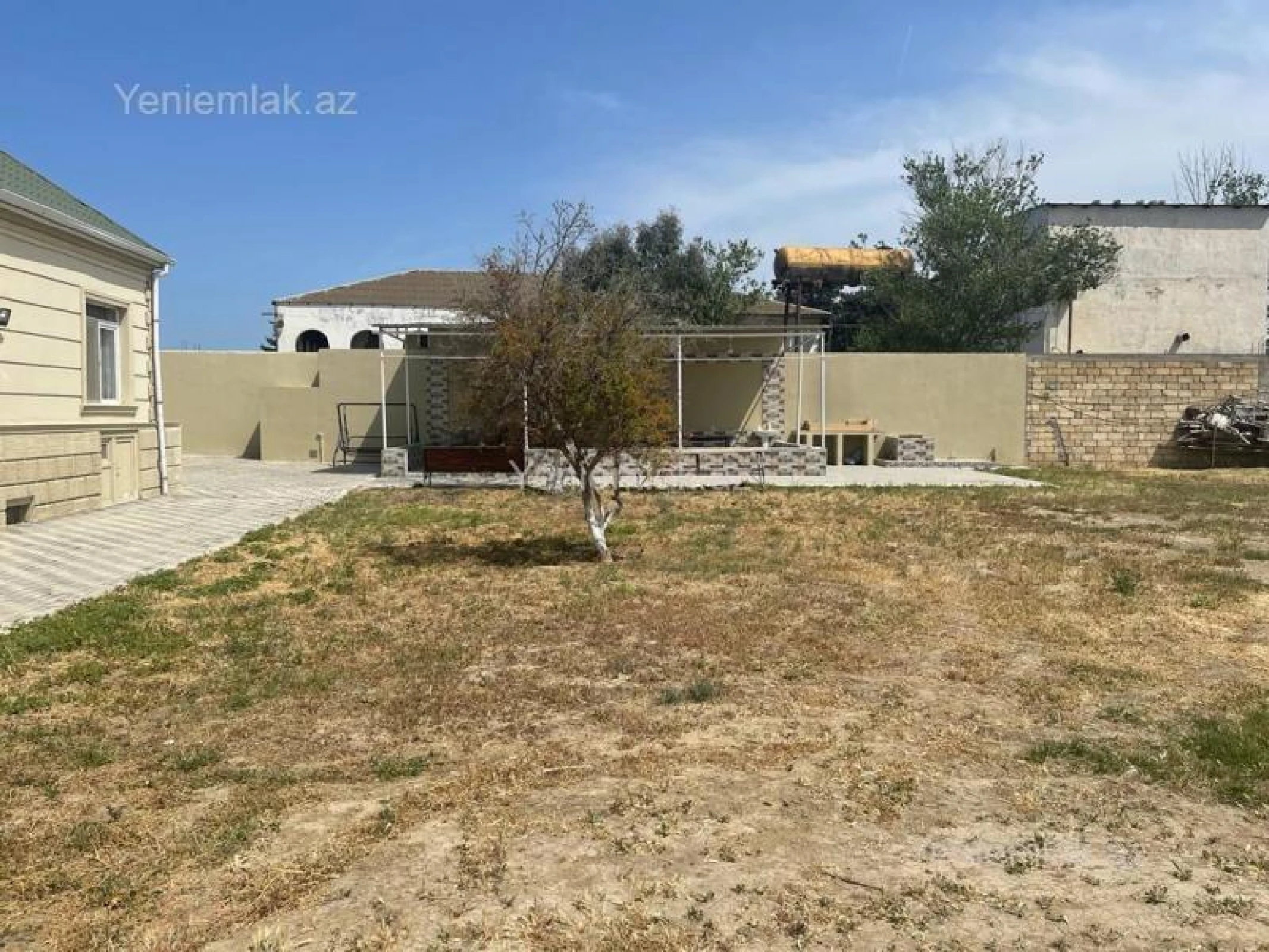 Satılır 10 otaqlı həyət evi 450 m²