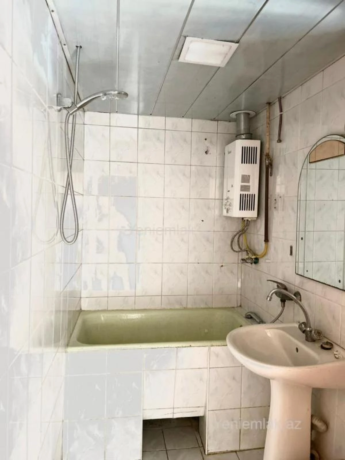 Satılır 5 otaqlı köhnə tikili 110 m²