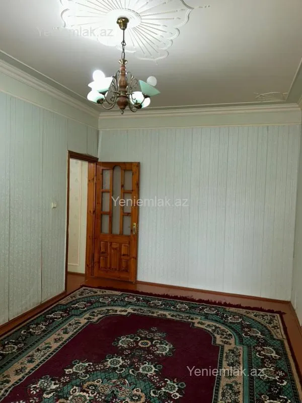 Satılır 5 otaqlı köhnə tikili 110 m²