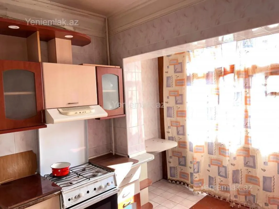 Satılır 5 otaqlı köhnə tikili 110 m²