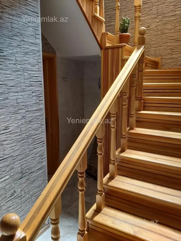 Satılır 7 otaqlı həyət evi 250 m²