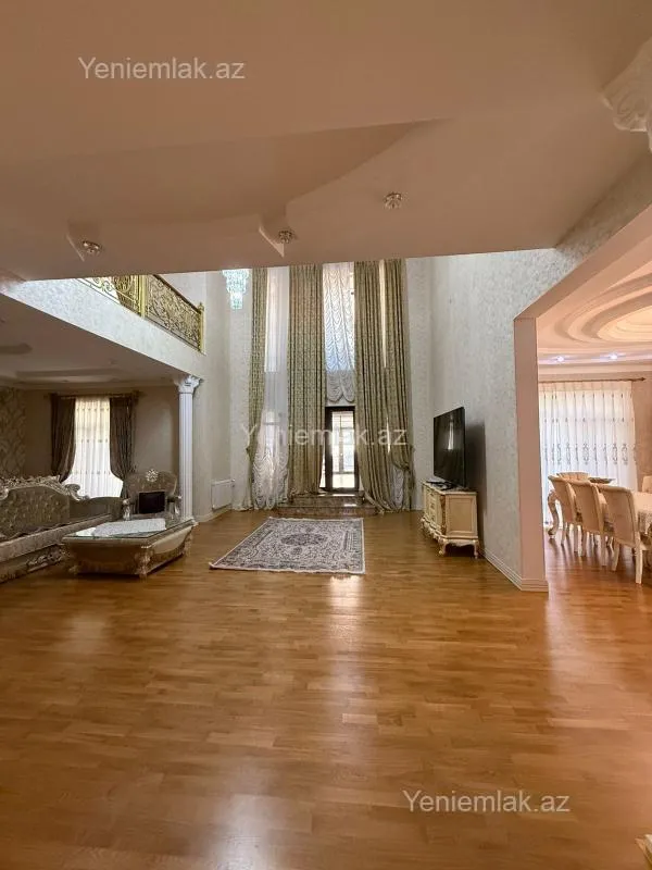 Satılır 12 otaqlı həyət evi 800 m²