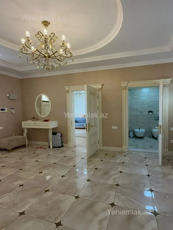 Satılır 12 otaqlı həyət evi 800 m²