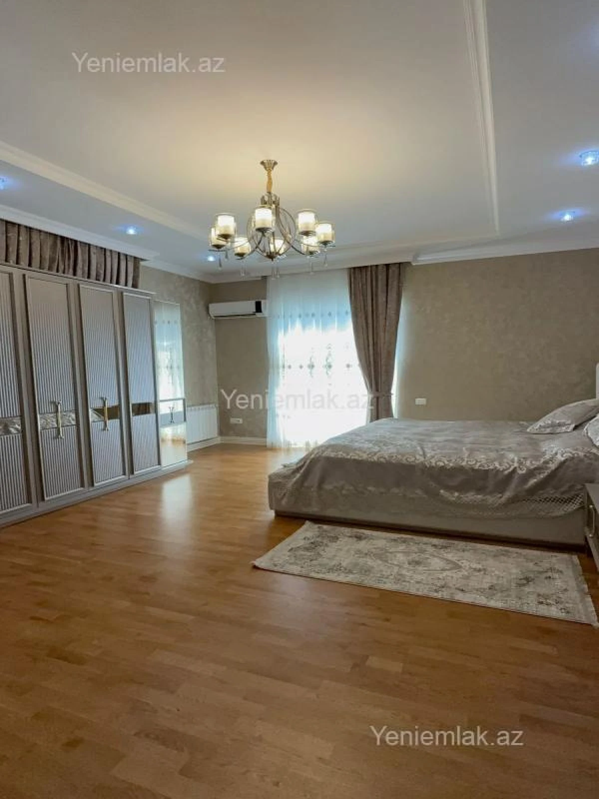 Satılır 12 otaqlı həyət evi 800 m²