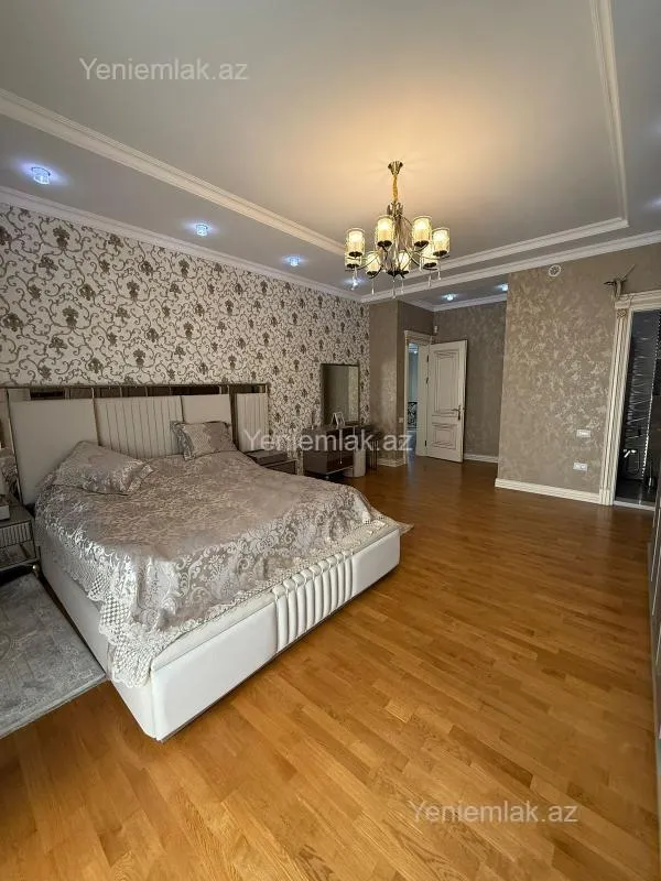 Satılır 12 otaqlı həyət evi 800 m²