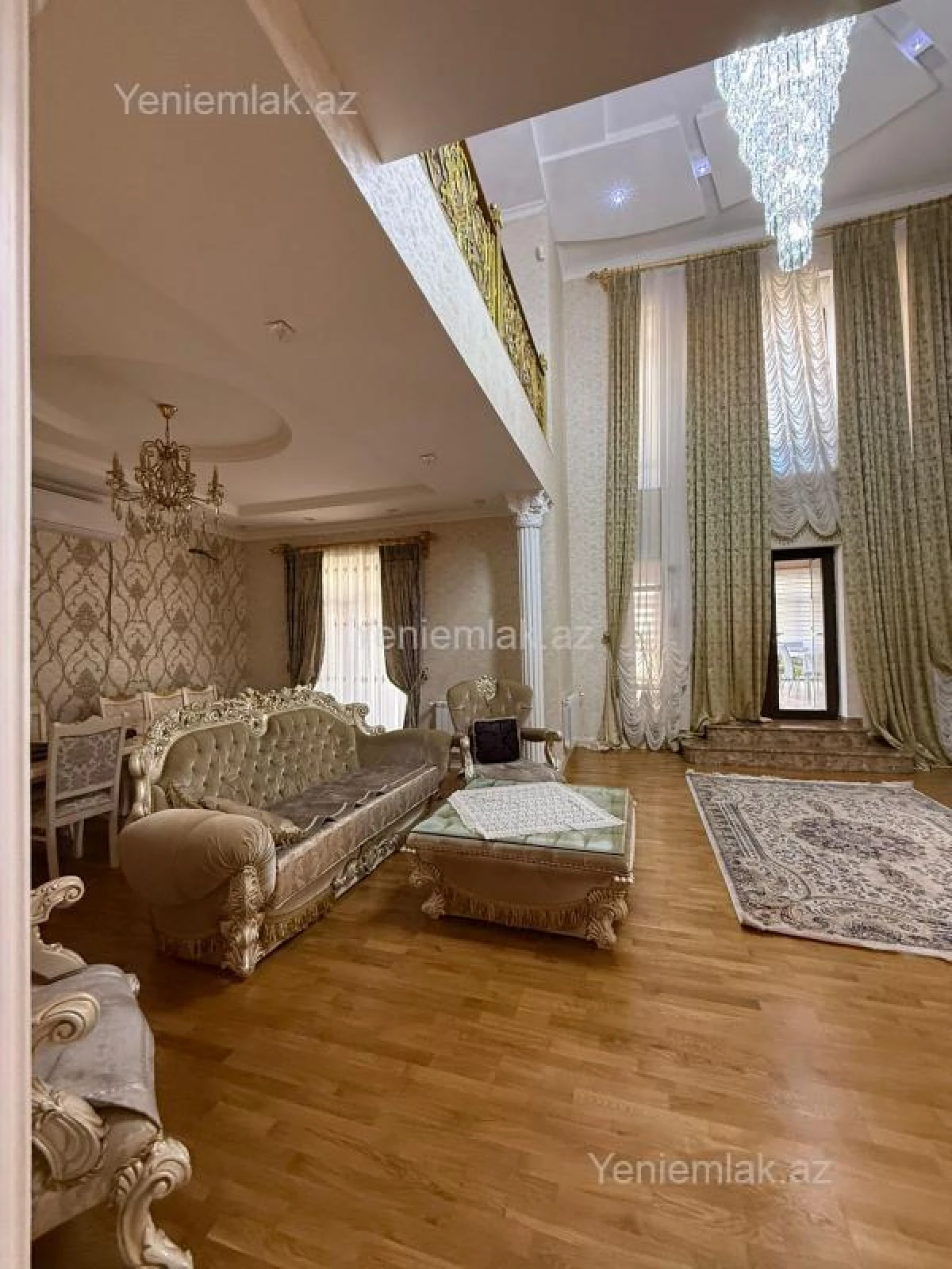 Satılır 12 otaqlı həyət evi 800 m²