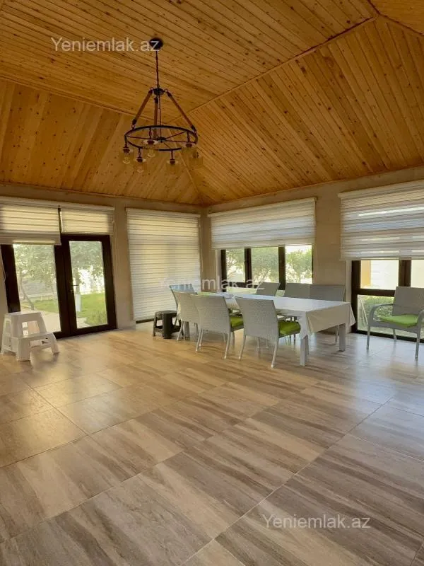 Satılır 12 otaqlı həyət evi 800 m²