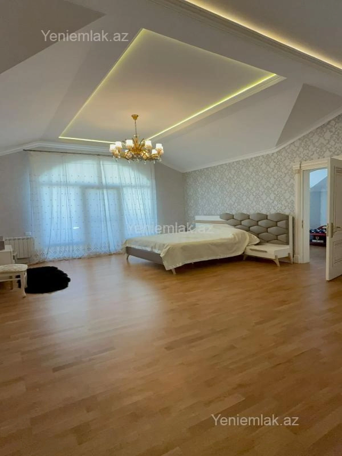 Satılır 12 otaqlı həyət evi 800 m²