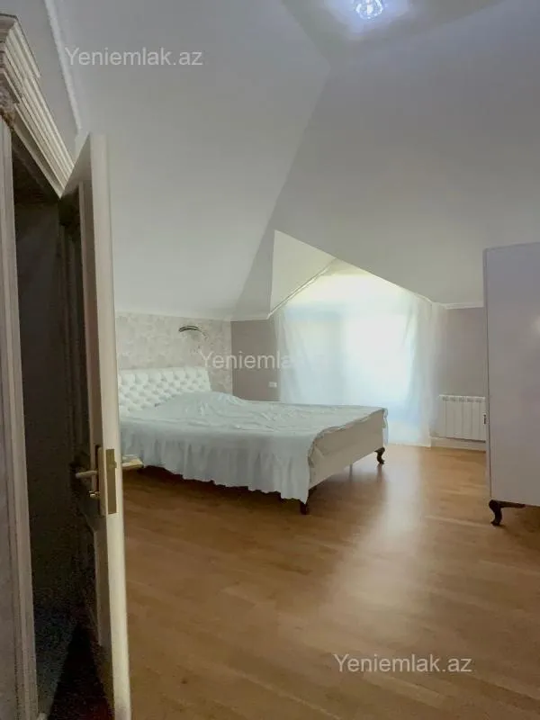 Satılır 12 otaqlı həyət evi 800 m²
