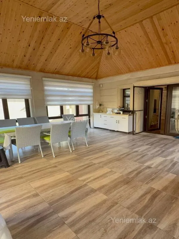 Satılır 12 otaqlı həyət evi 800 m²