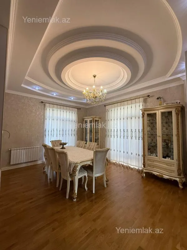 Satılır 12 otaqlı həyət evi 800 m²