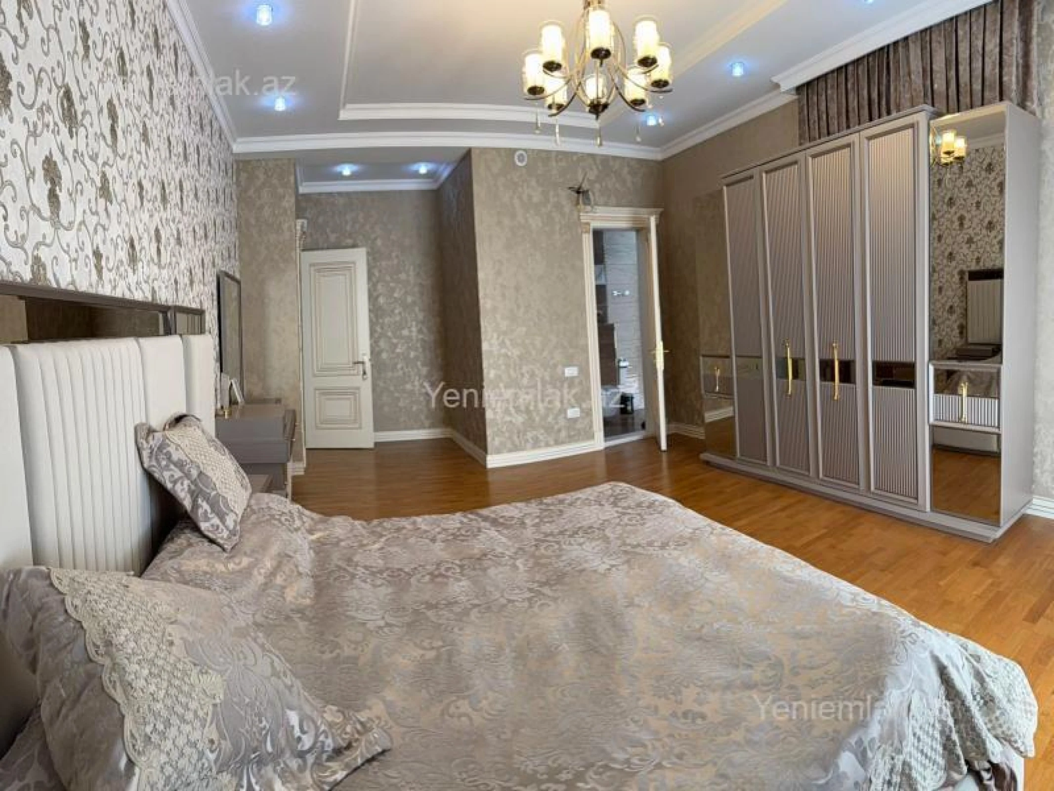 Satılır 12 otaqlı həyət evi 800 m²