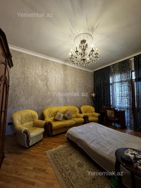 Satılır 6 otaqlı həyət evi 250 m²