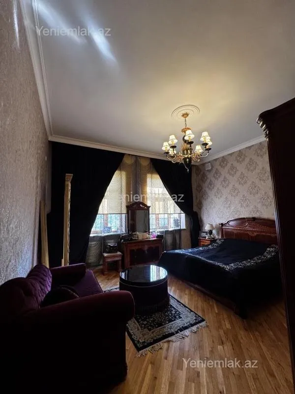 Satılır 6 otaqlı həyət evi 250 m²
