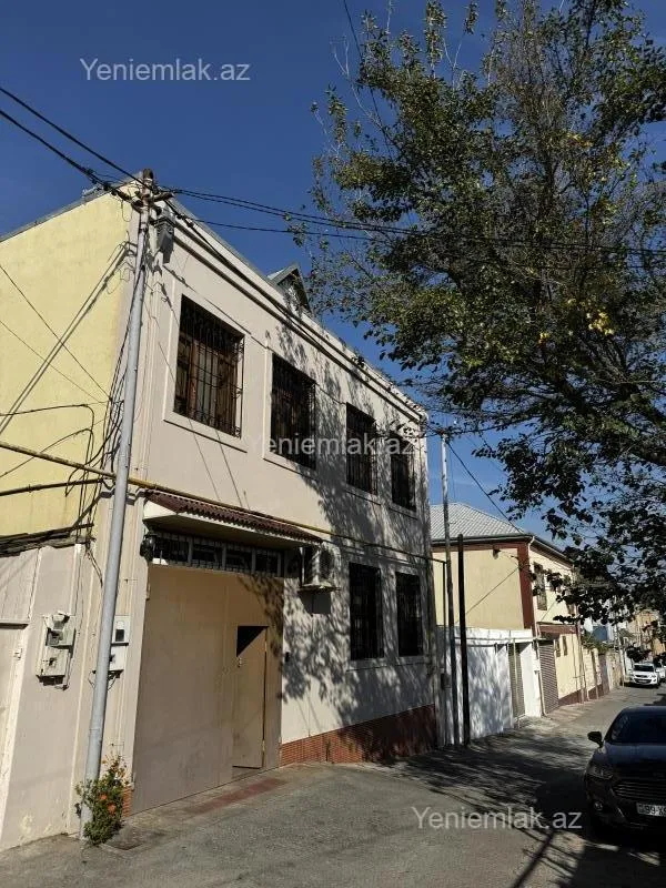 Satılır 6 otaqlı həyət evi 250 m²