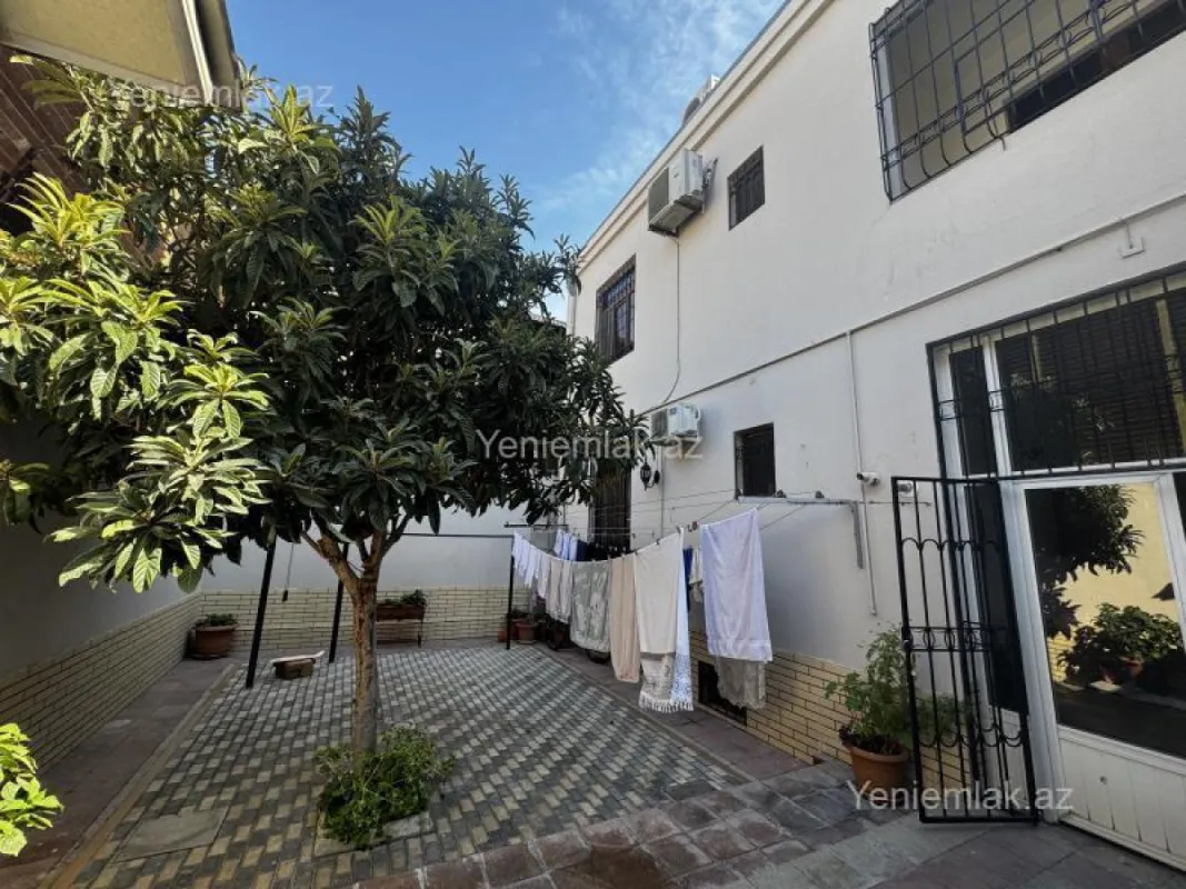 Satılır 6 otaqlı həyət evi 250 m²