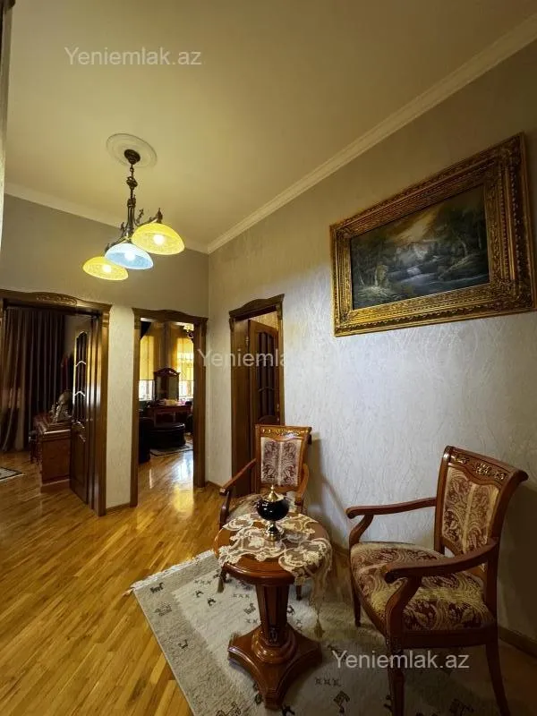 Satılır 6 otaqlı həyət evi 250 m²