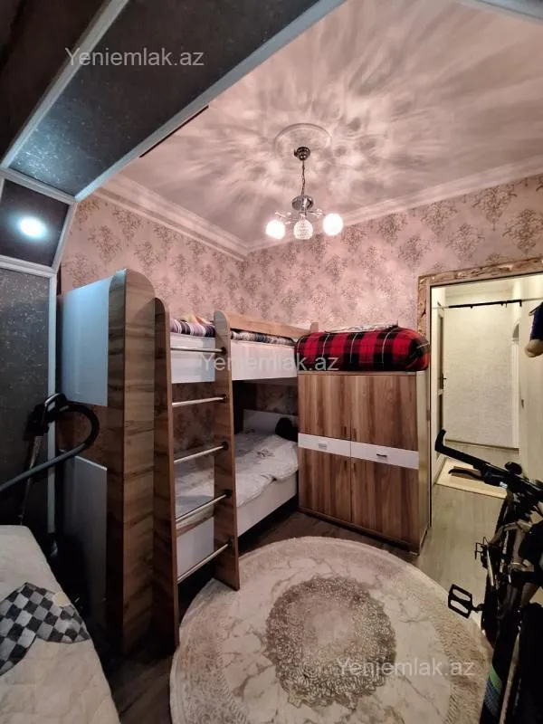 Satılır 1 otaqlı köhnə tikili 40 m²