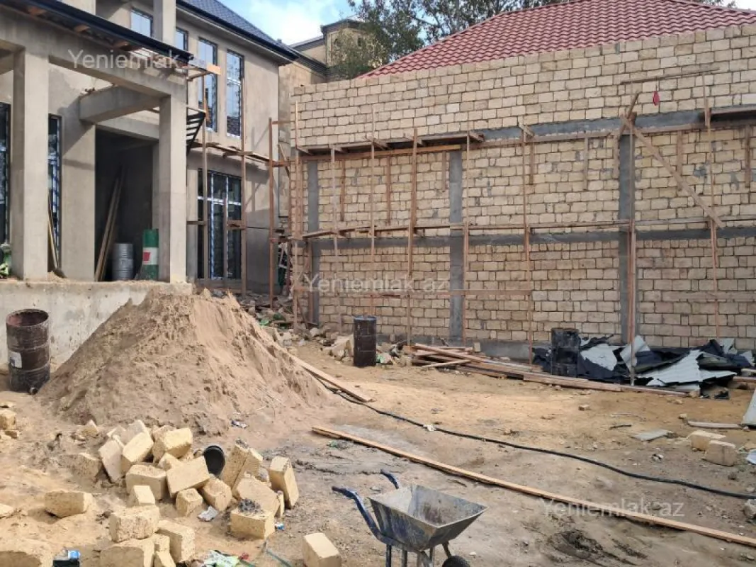Satılır 6 otaqlı həyət evi 300 m²
