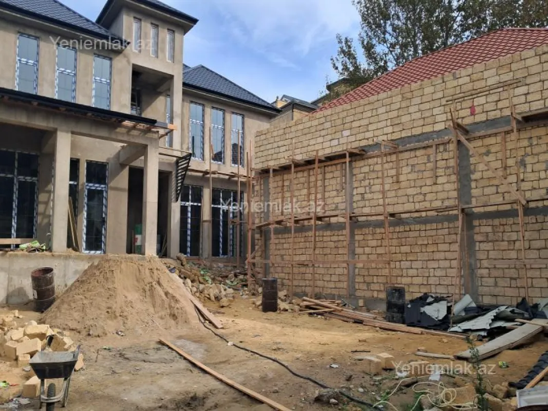 Satılır 6 otaqlı həyət evi 300 m²