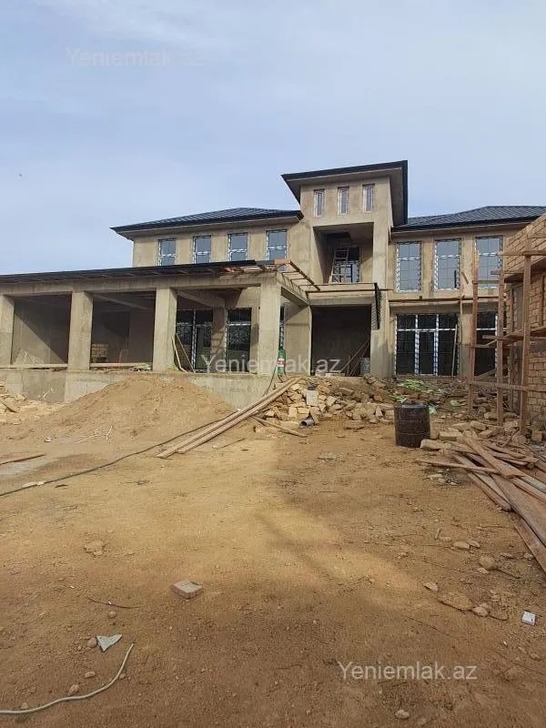Satılır 6 otaqlı həyət evi 300 m²