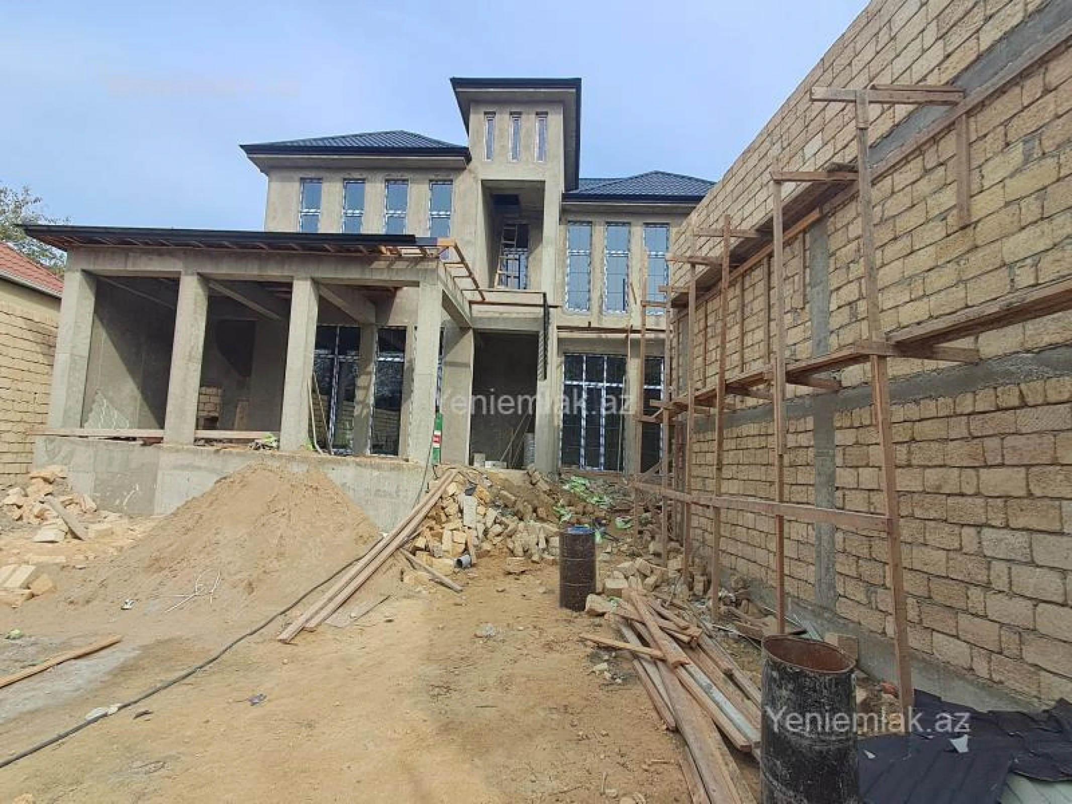 Satılır 6 otaqlı həyət evi 300 m²