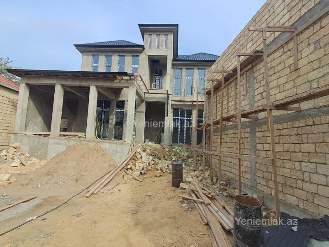 Satılır 6 otaqlı həyət evi 300 m²