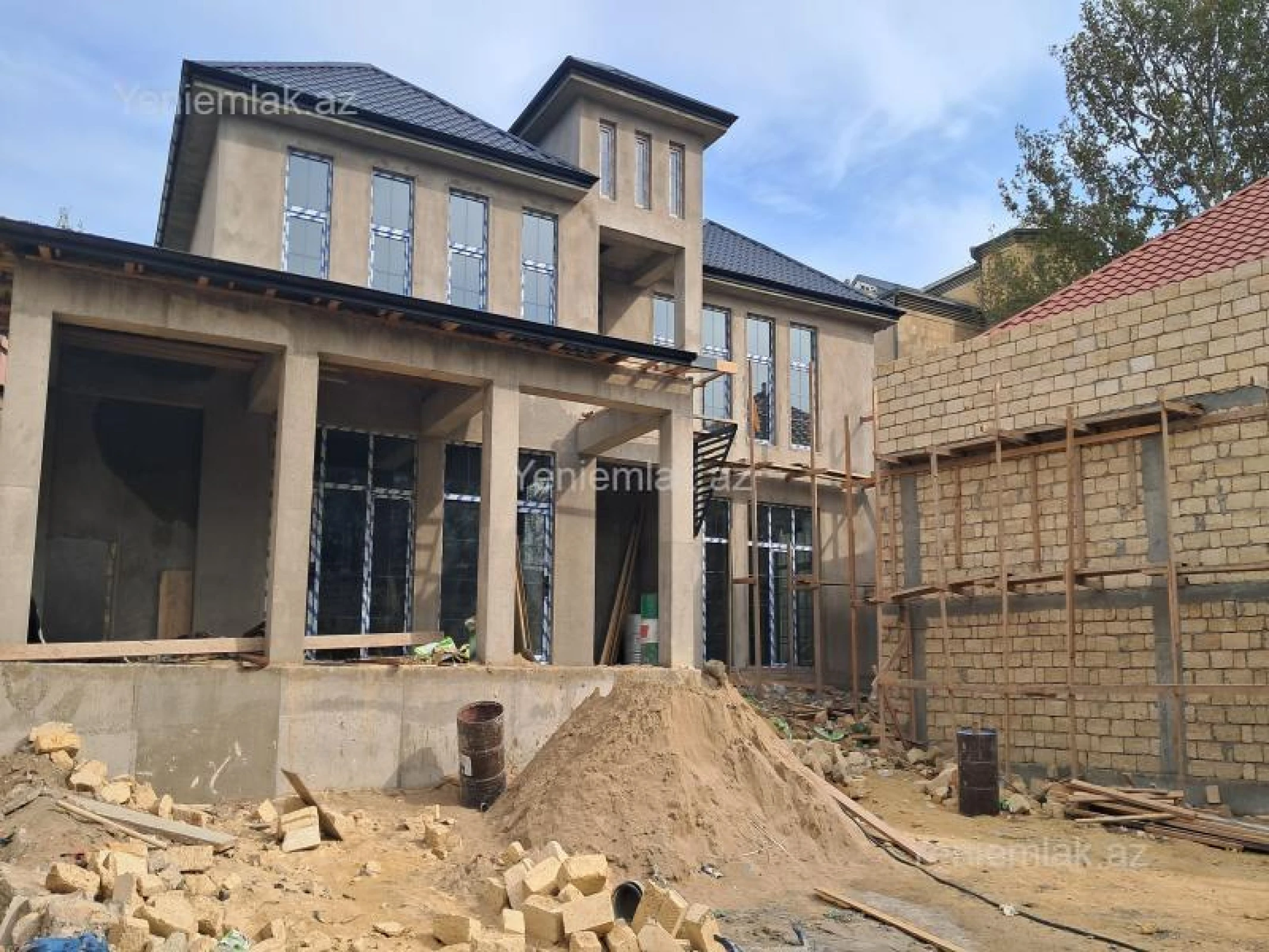 Satılır 6 otaqlı həyət evi 300 m²