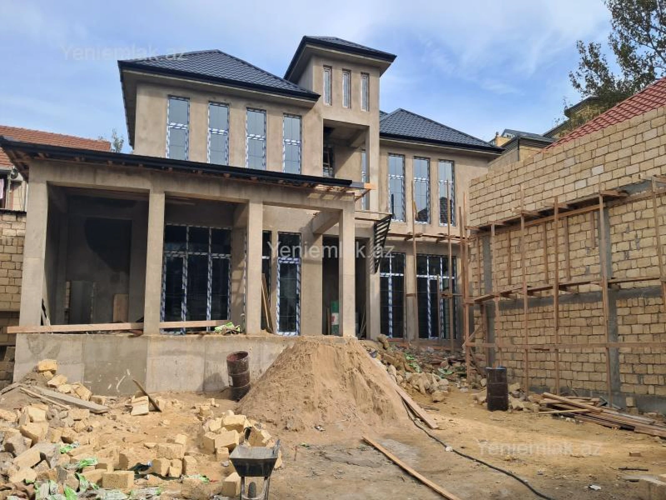 Satılır 6 otaqlı həyət evi 300 m²