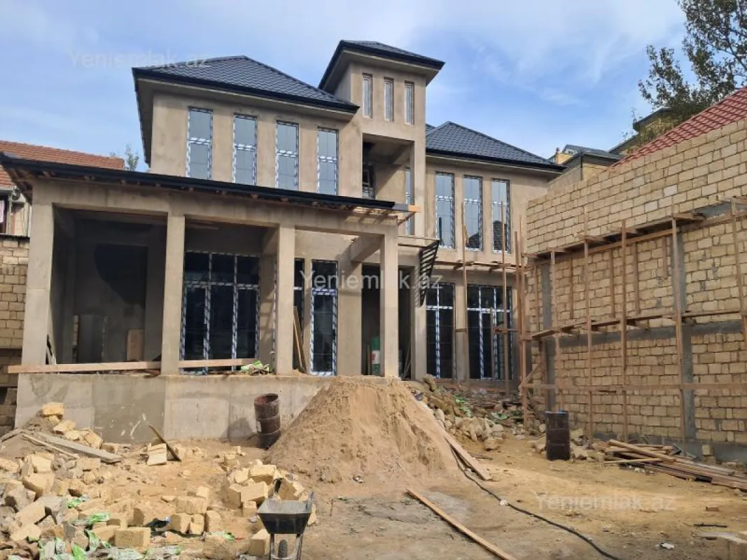Satılır 6 otaqlı həyət evi 300 m²