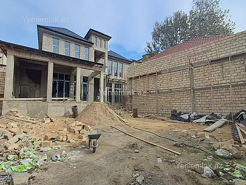 Satılır 6 otaqlı həyət evi 300 m²