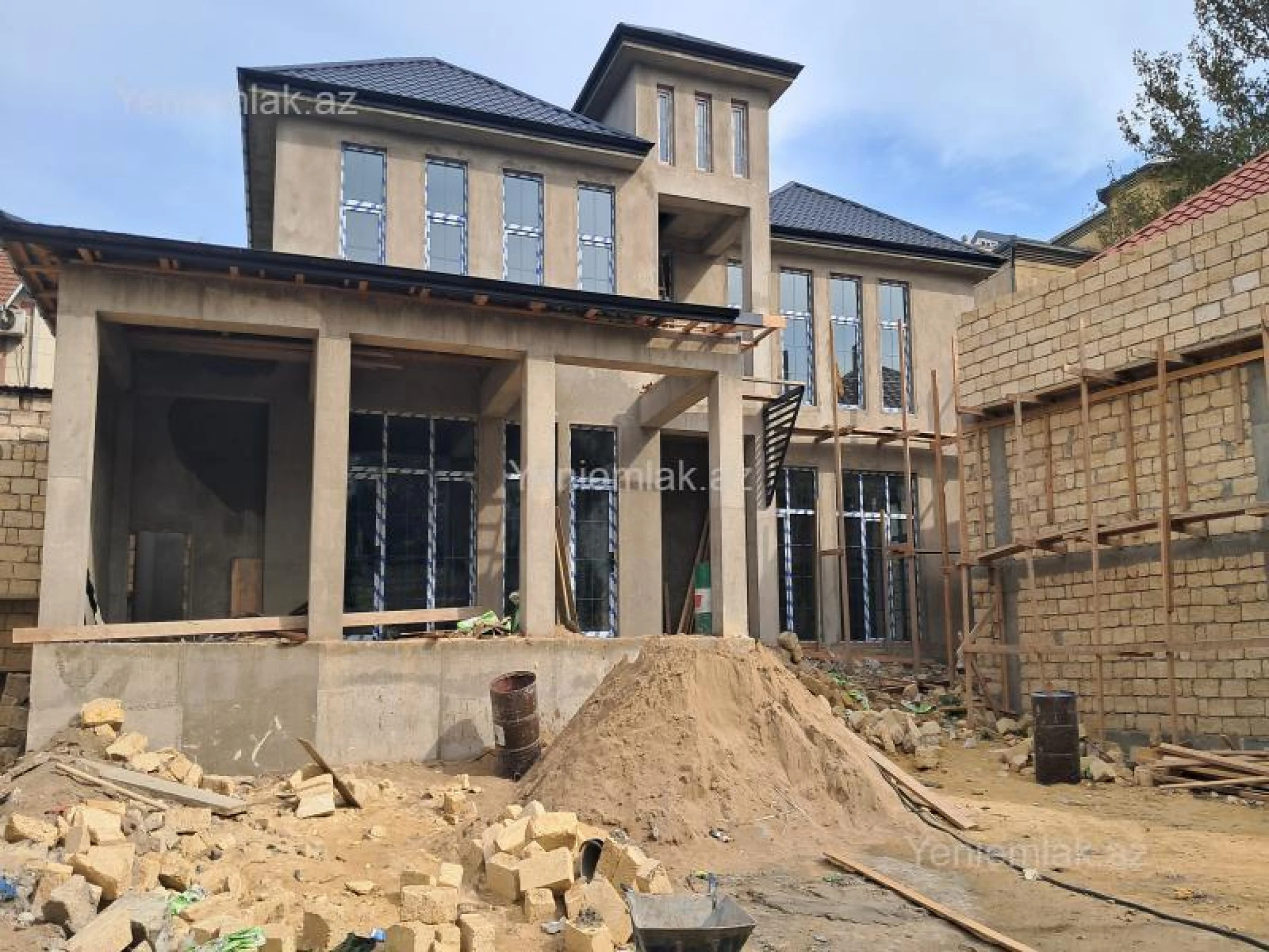 Satılır 6 otaqlı həyət evi 300 m²